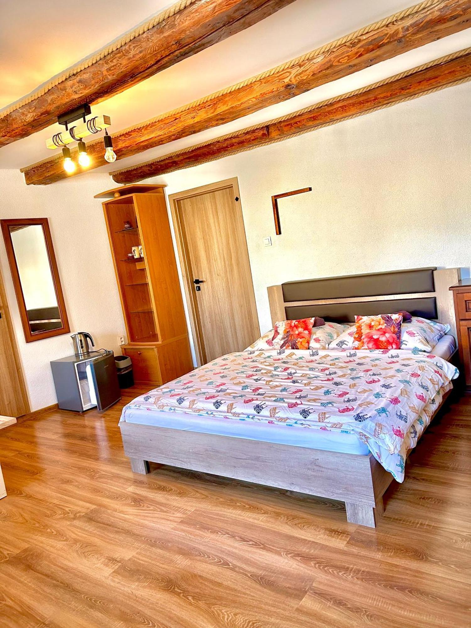 Apartman Velicka Vinaren Poprad Buitenkant foto