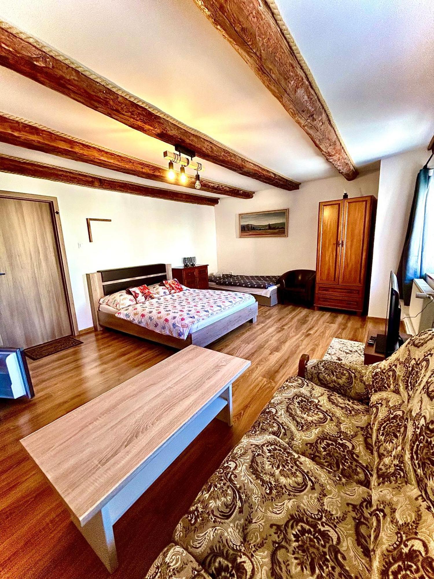 Apartman Velicka Vinaren Poprad Buitenkant foto