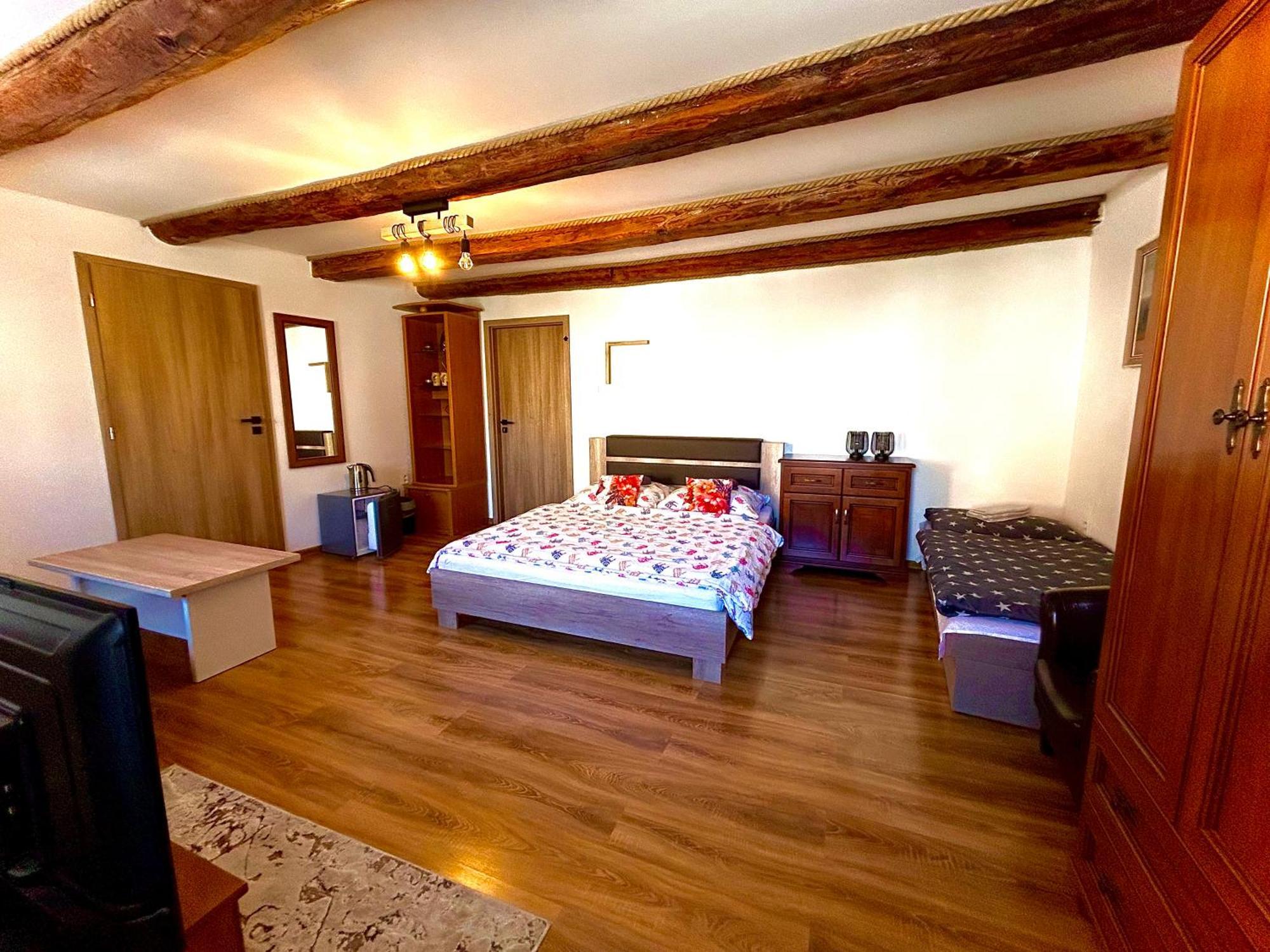 Apartman Velicka Vinaren Poprad Buitenkant foto